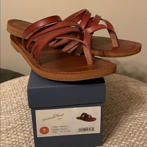 Universal thread brown leather flip flop sandals